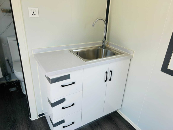 RTE mobiele woonunit met sanitair 596x220x245cm – foto 9 – kavel bij XL Auctions