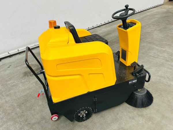 RTE zelfrijdende veegmachine SW80 – foto 21 – kavel bij XL Auctions