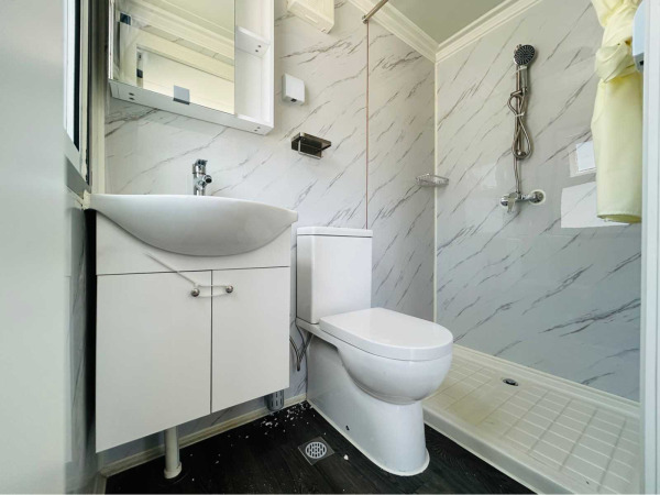 RTE mobiele woonunit met sanitair 596x220x245cm – foto 11 – kavel bij XL Auctions