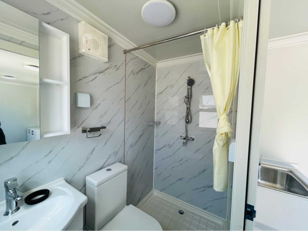 RTE mobiele woonunit met sanitair 596x220x245cm – foto 13 – kavel bij XL Auctions