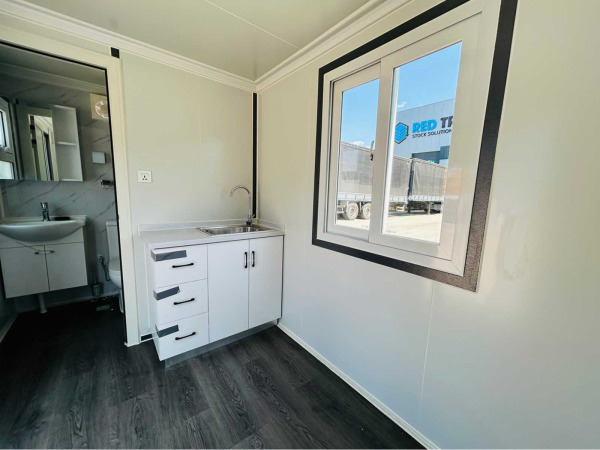RTE mobiele woonunit met sanitair 596x220x245cm – foto 14 – kavel bij XL Auctions