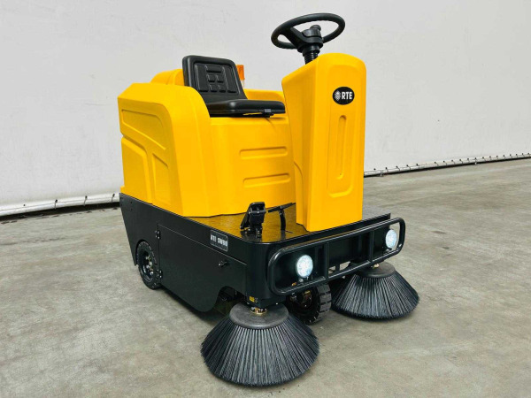 RTE zelfrijdende veegmachine SW80 – foto 22 – kavel bij XL Auctions