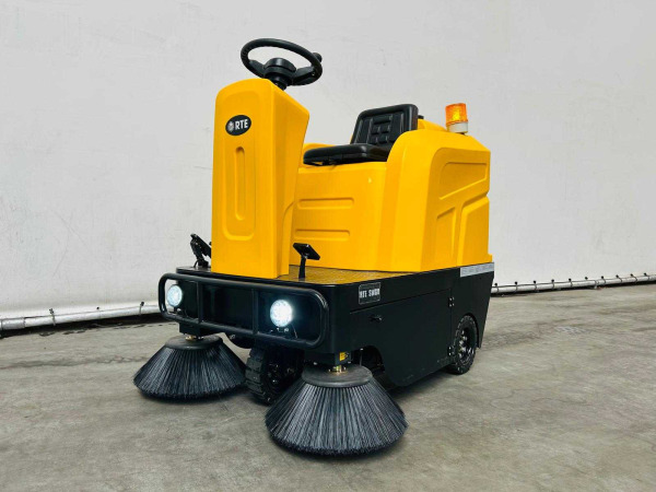 RTE zelfrijdende veegmachine SW80 – foto 23 – kavel bij XL Auctions