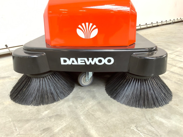 Daewoo DAS30 veegmachine 1000mm – foto 4 – kavel bij XL Auctions