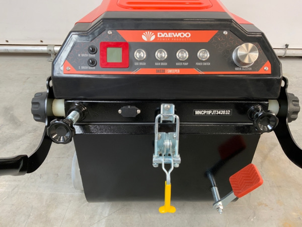 Daewoo DAS30 veegmachine 1000mm – foto 11 – kavel bij XL Auctions