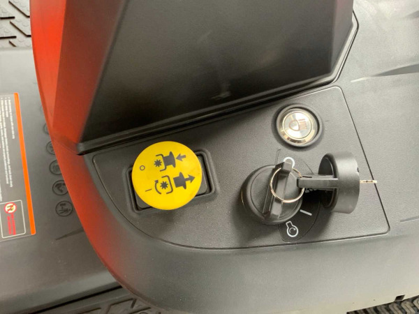 Daewoo zitmaaier 98cm hydrostatisch DAXRM452 – foto 18 – kavel bij XL Auctions