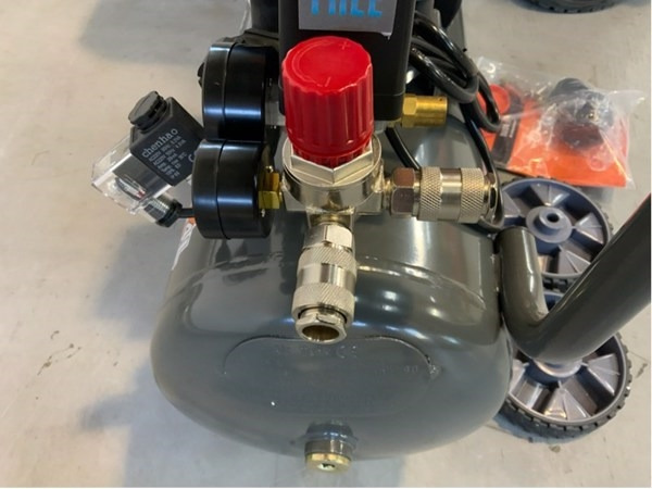 Daewoo luchtcompressor olievrij 24L – foto 8 – kavel bij XL Auctions