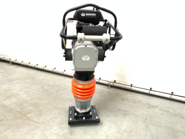 Daewoo trilplaat stamper vibratie 6,5pk DARM80 – foto 6 – kavel bij XL Auctions