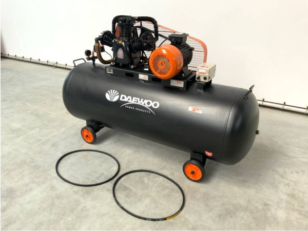 Daewoo luchtcompressor 400V 14bar DAAX500L – foto 4 – kavel bij XL Auctions