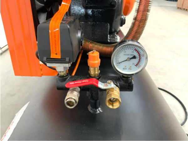 Daewoo luchtcompressor 400V 14bar DAAX500L – foto 13 – kavel bij XL Auctions