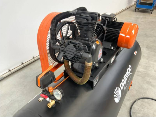 Daewoo luchtcompressor 400V 14bar DAAX500L – foto 15 – kavel bij XL Auctions