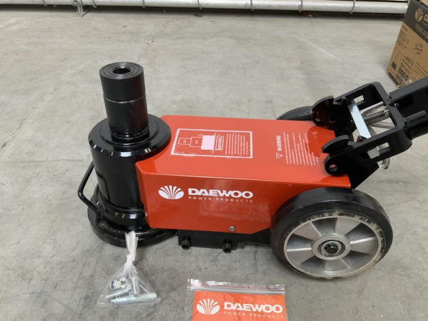 Daewoo garagekrik 50 ton pneumatisch-hydraulisch – foto 4 – kavel bij XL Auctions