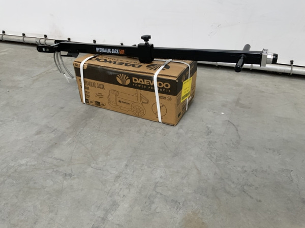 Daewoo garagekrik 50 ton pneumatisch-hydraulisch – foto 11 – kavel bij XL Auctions