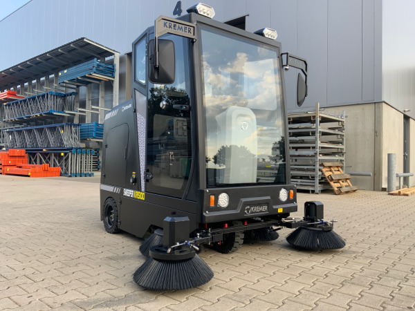 Kremer straatveegmachine KRS 100 met cabine – foto 2 – kavel bij XL Auctions