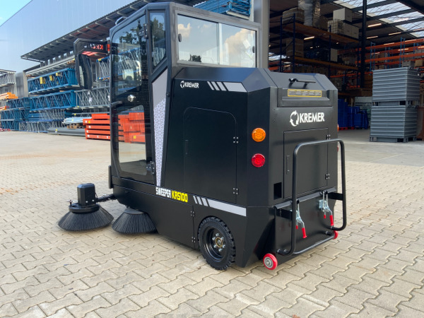 Kremer straatveegmachine KRS 100 met cabine – foto 3 – kavel bij XL Auctions