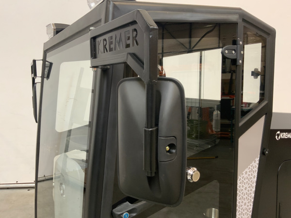 Kremer straatveegmachine KRS 100 met cabine – foto 6 – kavel bij XL Auctions