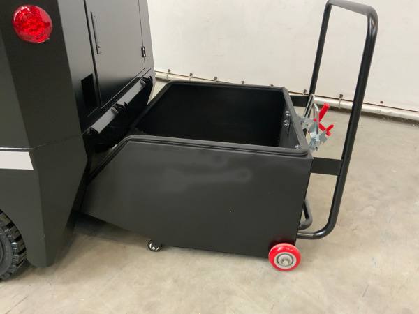 Kremer straatveegmachine KRS 100 met cabine – foto 13 – kavel bij XL Auctions