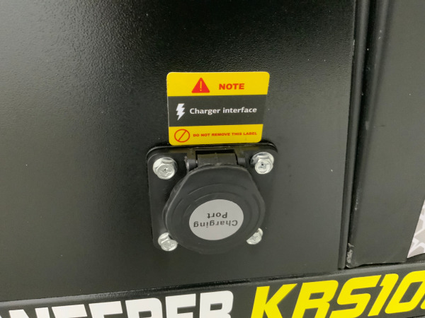 Kremer straatveegmachine KRS 100 met cabine – foto 18 – kavel bij XL Auctions
