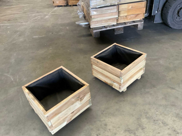 2x Garlux bloembak geïmpregneerd vuren - 40x40x28cm – foto 3 – kavel bij XL Auctions