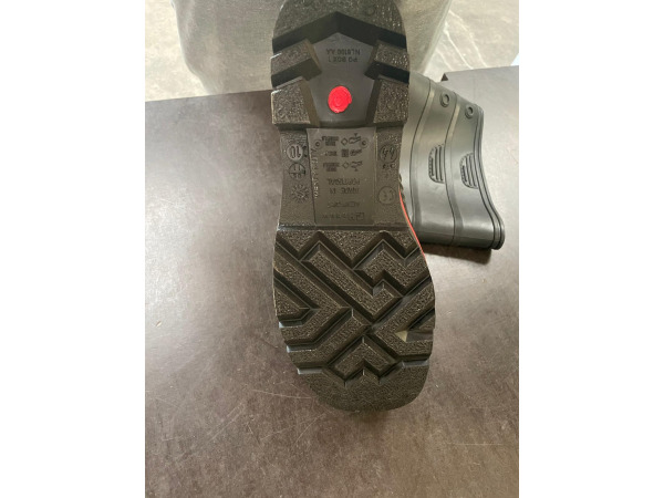 Dunlop Acifort Werklaarzen Zwart/Rood – Maat 44 – foto 2 – kavel bij XL Auctions