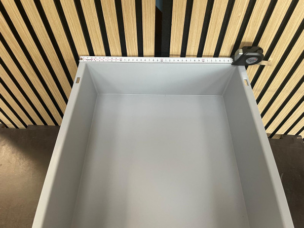 3 Kunststof Magazijnbakken – Grijs, Blauw en Wit – foto 2 – kavel bij XL Auctions