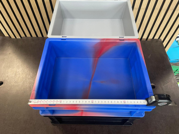 4 Kunststof Magazijnbakken – Blauw, Zwart, Grijs en Groen – foto 3 – kavel bij XL Auctions