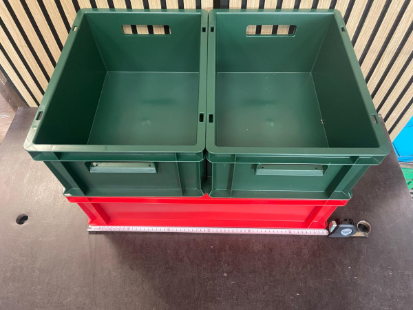 Set van 4 stevige kunststof magazijnbakken – foto 2 – kavel bij XL Auctions