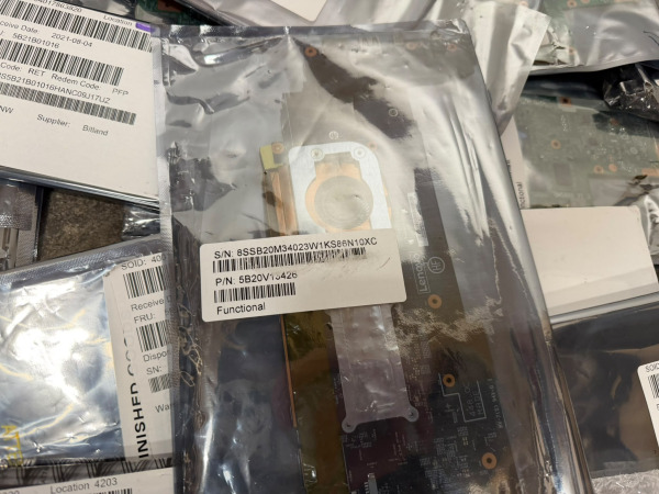 Partij 30x Lenovo moederborden, o.a. ThinkPad P1 & X1 Yoga – foto 3 – kavel bij XL Auctions