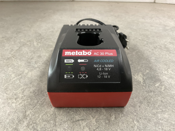 2x Metabo AC 30 Plus acculader – foto 2 – kavel bij XL Auctions