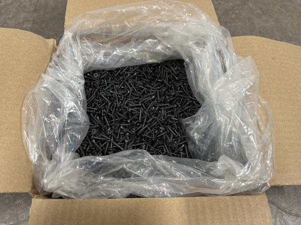 Doos spaanplaatschroeven zwart ø3,5x20mm PZ2 – kavel bij XL Auctions