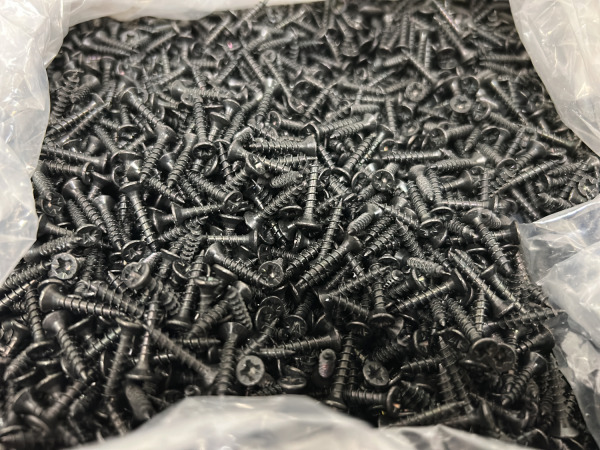 Doos spaanplaatschroeven zwart ø3,5x20mm PZ2 – foto 2 – kavel bij XL Auctions