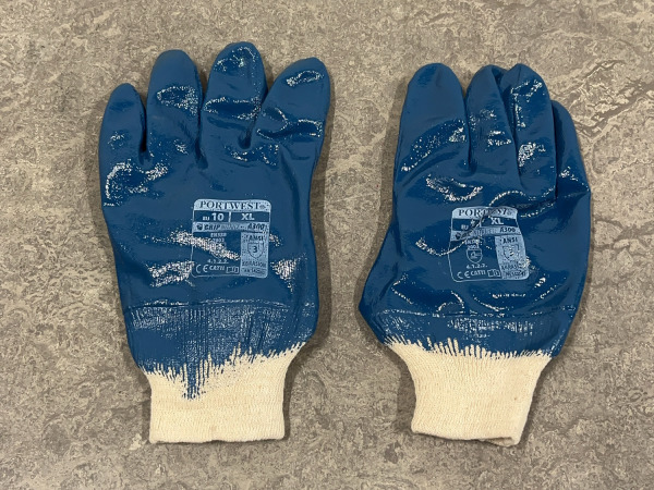 12x Portwest werkhandschoenen A300 met nitrilcoating XL – foto 3 – kavel bij XL Auctions