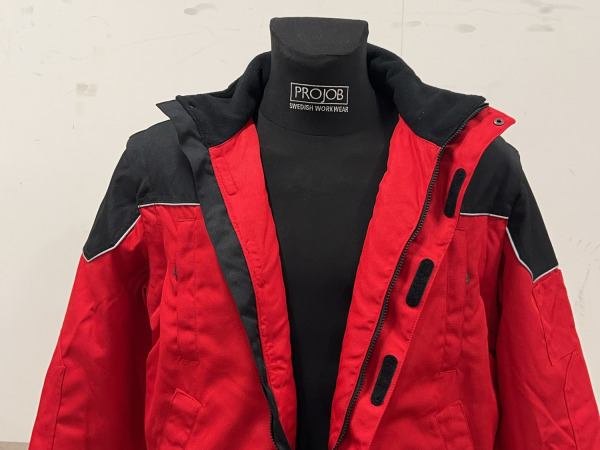 WB pilotenjas maat M rood/zwart – foto 4 – kavel bij XL Auctions