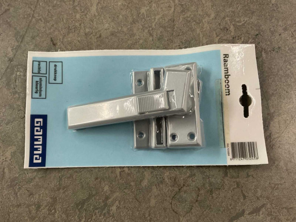 20x Gamma raamsluiting met drukknop rechts – foto 3 – kavel bij XL Auctions