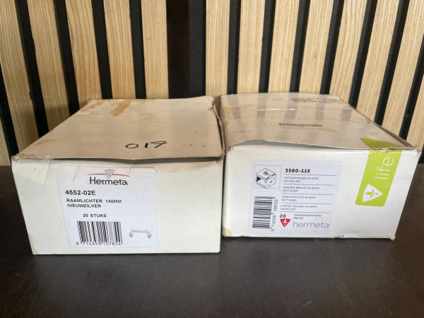 Partij Hermeta Raamlichters & Afstandhouders – 017 – foto 2 – kavel bij XL Auctions