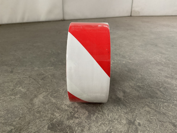 36x PVC vloermarkeringstape wit rood 50mm x 33m – foto 2 – kavel bij XL Auctions