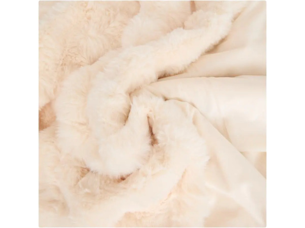 Pom Pom Fur plaid met kussens - crème wit – foto 2 – kavel bij XL Auctions