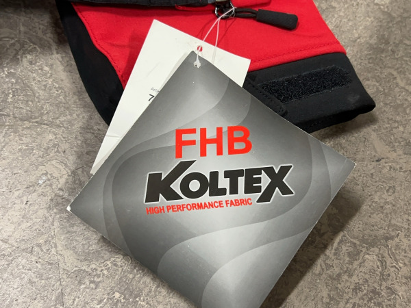 FHB softshelljas maat L Walter rood/zwart – foto 7 – kavel bij XL Auctions