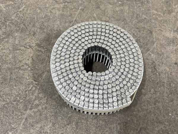 Paslode brads op rol 2,5x55mm – foto 2 – kavel bij XL Auctions