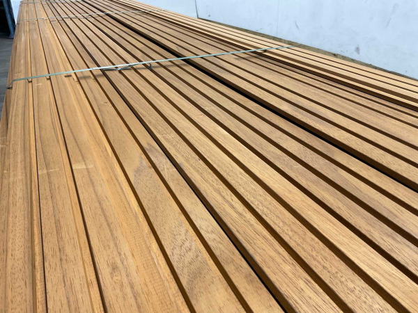 25x ThermoWood Ayous Rib3 gevelbekleding 420x14x1,7cm – foto 10 – kavel bij XL Auctions