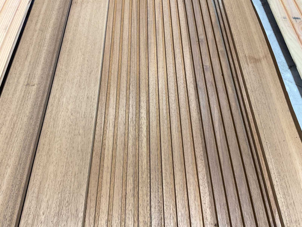 13x Rhombusprofielplank rib5 Ayous thermowood 395x13,8x2,1cm – foto 5 – kavel bij XL Auctions