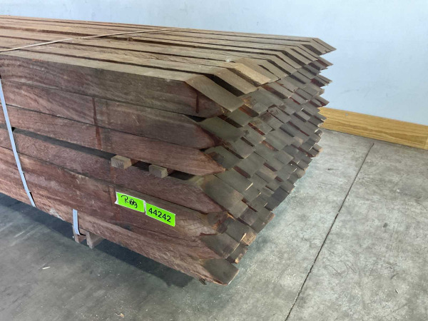 120x Azobé hardhouten tuinpaal gepunt 400x7x7cm – foto 2 – kavel bij XL Auctions