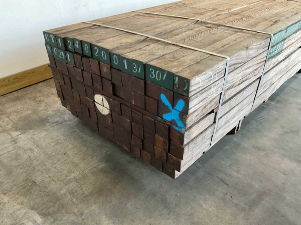 120x Azobé hardhouten tuinpaal gepunt 400x7x7cm – foto 5 – kavel bij XL Auctions