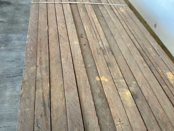 10x Azobé hardhouten tuinpaal gepunt 350x7x7 cm – foto 5 – kavel bij XL Auctions