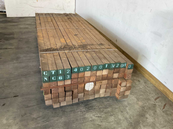 120x Azobé hardhouten tuinpaal gepunt 250x7x7 cm – foto 4 – kavel bij XL Auctions