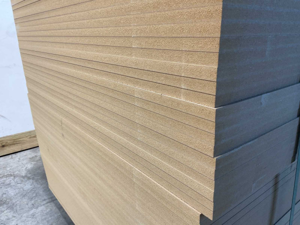 60x MDF plaat 2620x994mm ongegrond 16mm – foto 3 – kavel bij XL Auctions