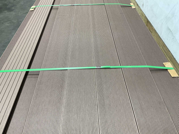 13x Bamdura composiet vlonderplank Walnoot 360x14,6x2,5cm – foto 6 – kavel bij XL Auctions