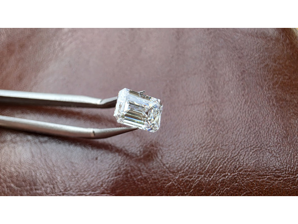 Diamant emerald 1.50 crt ( IGI gecertificeerd ) – foto 8 – kavel bij XL Auctions