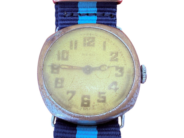 Vintage | Karaktervol Antiek Cushion Trench Horloge – kavel bij XL Auctions