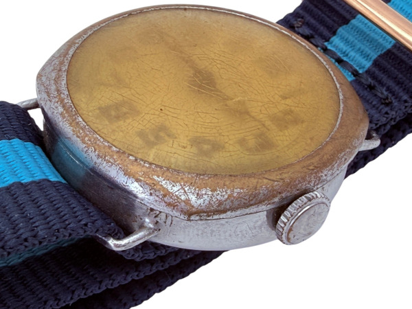 Vintage | Karaktervol Antiek Cushion Trench Horloge – foto 4 – kavel bij XL Auctions